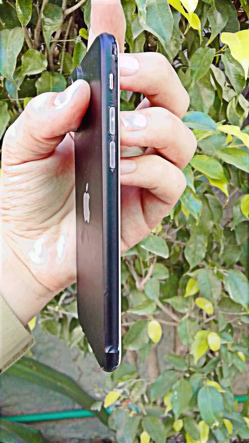 Apple iPhone 8 3
