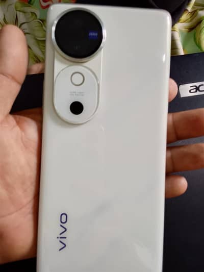 Vivo V40