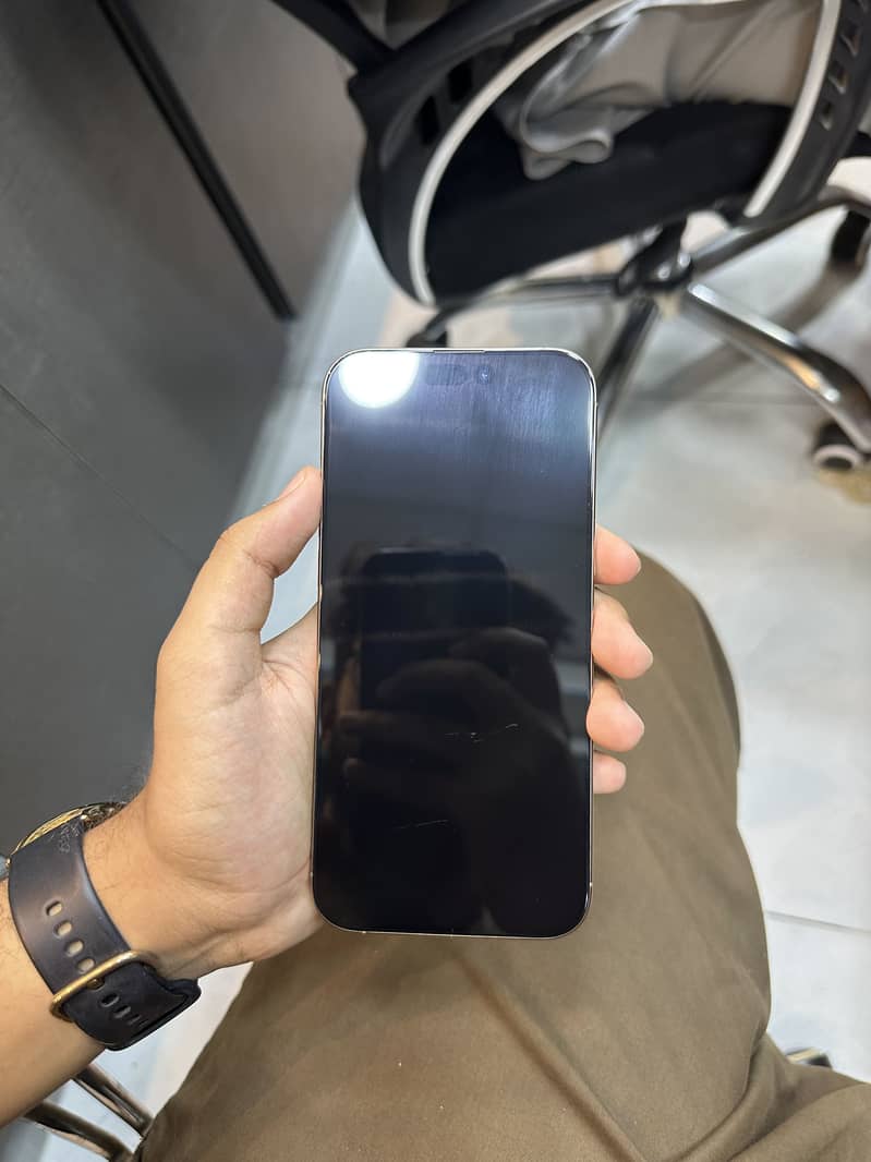Apple iPhone 16 Pro Max 0