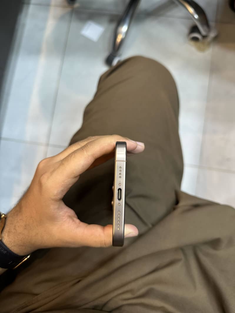 Apple iPhone 16 Pro Max 1