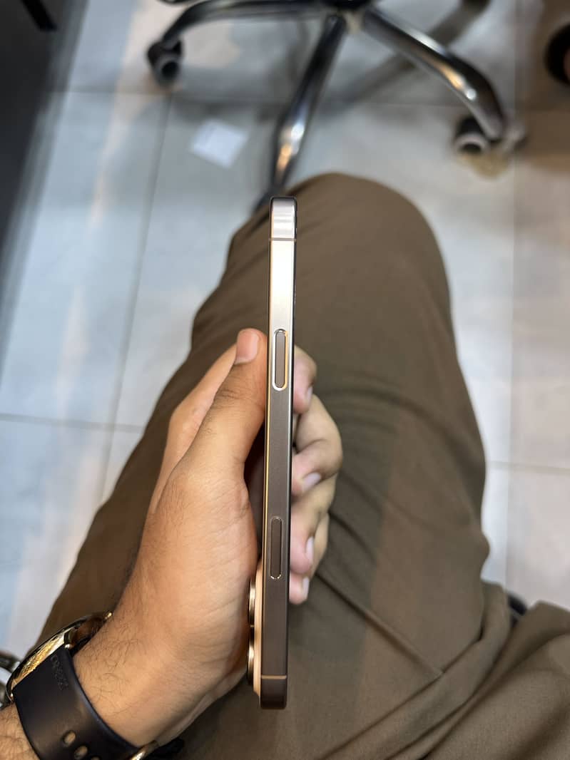 Apple iPhone 16 Pro Max 3