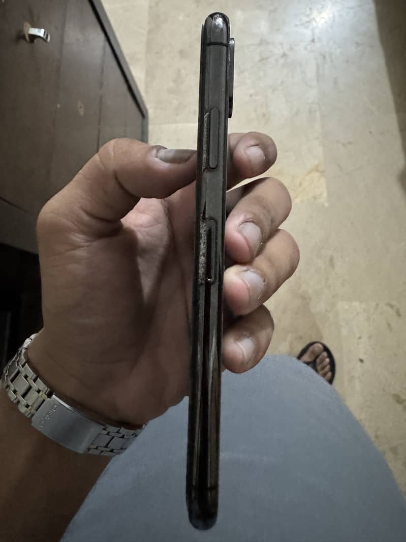 Apple iPhone XS 1