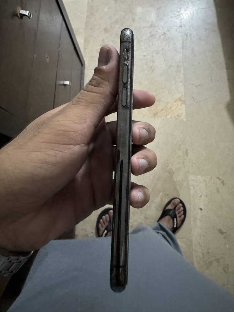 Apple iPhone XS 3