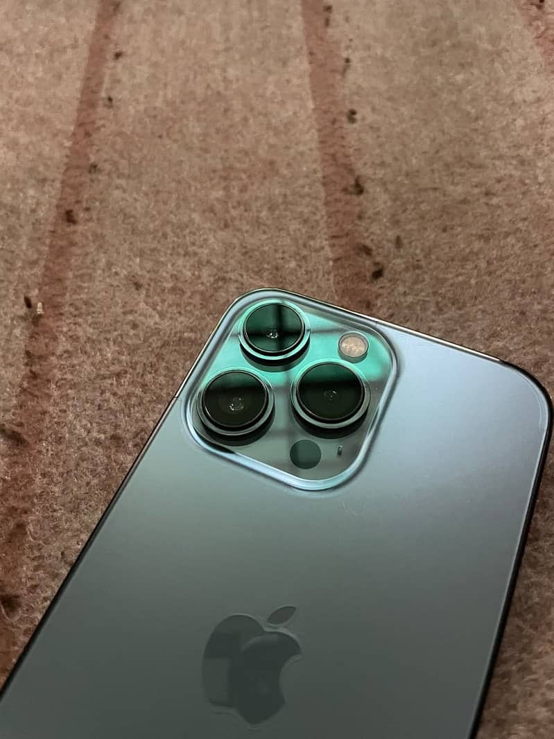 iPhone 13 Pro jv 1