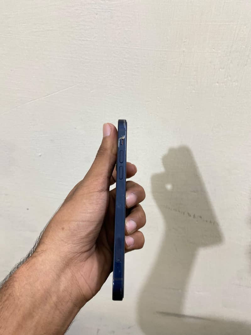 Apple iPhone 12 4
