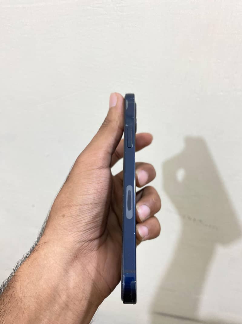 Apple iPhone 12 6