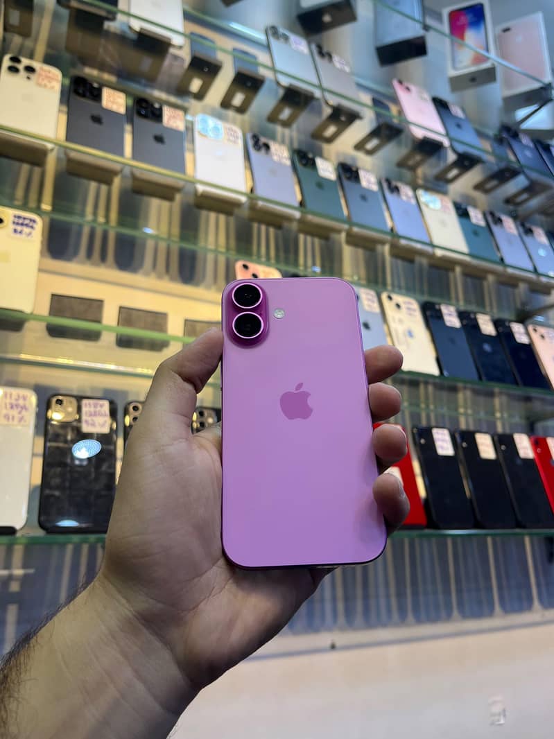 Apple iPhone 16 3