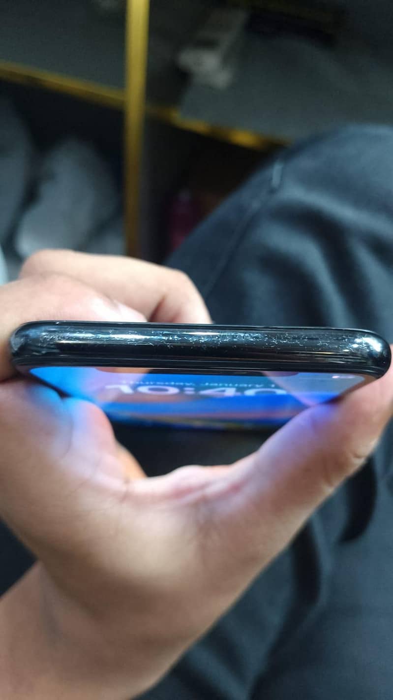Apple iPhone X 4