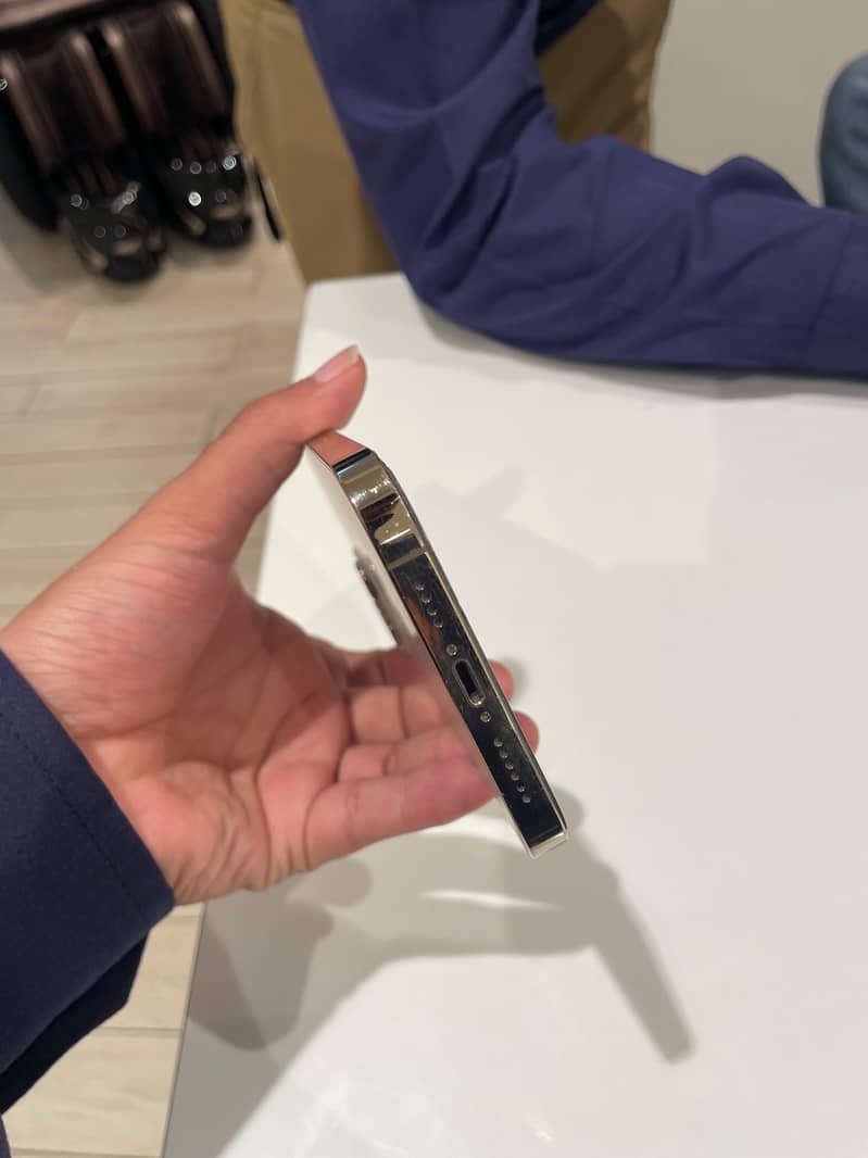 Apple iPhone 12 Pro Max 4