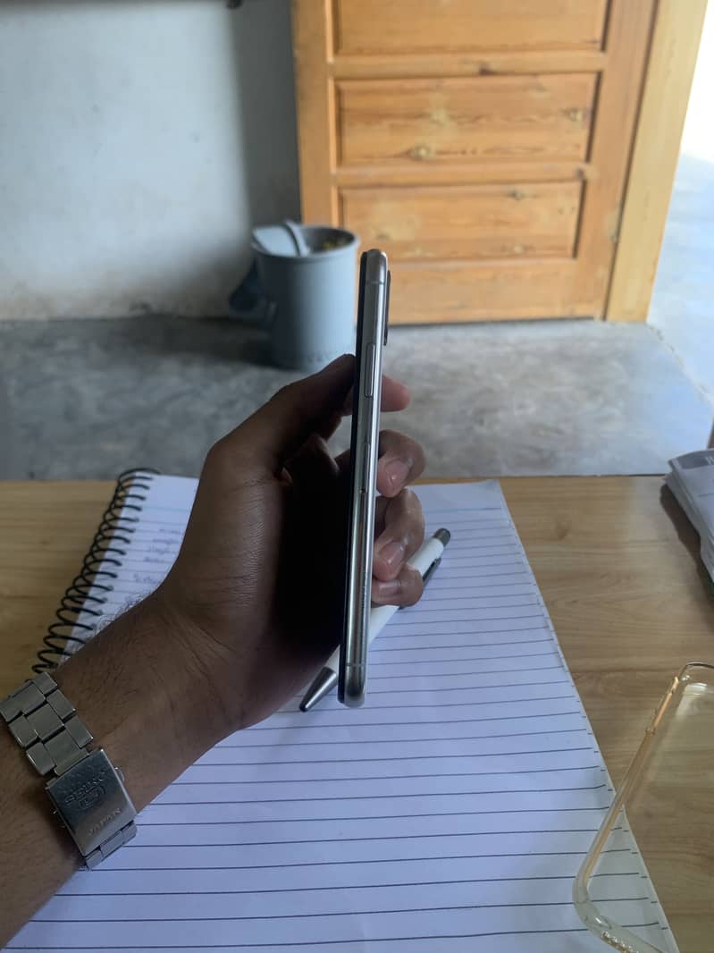 Apple iPhone X 3