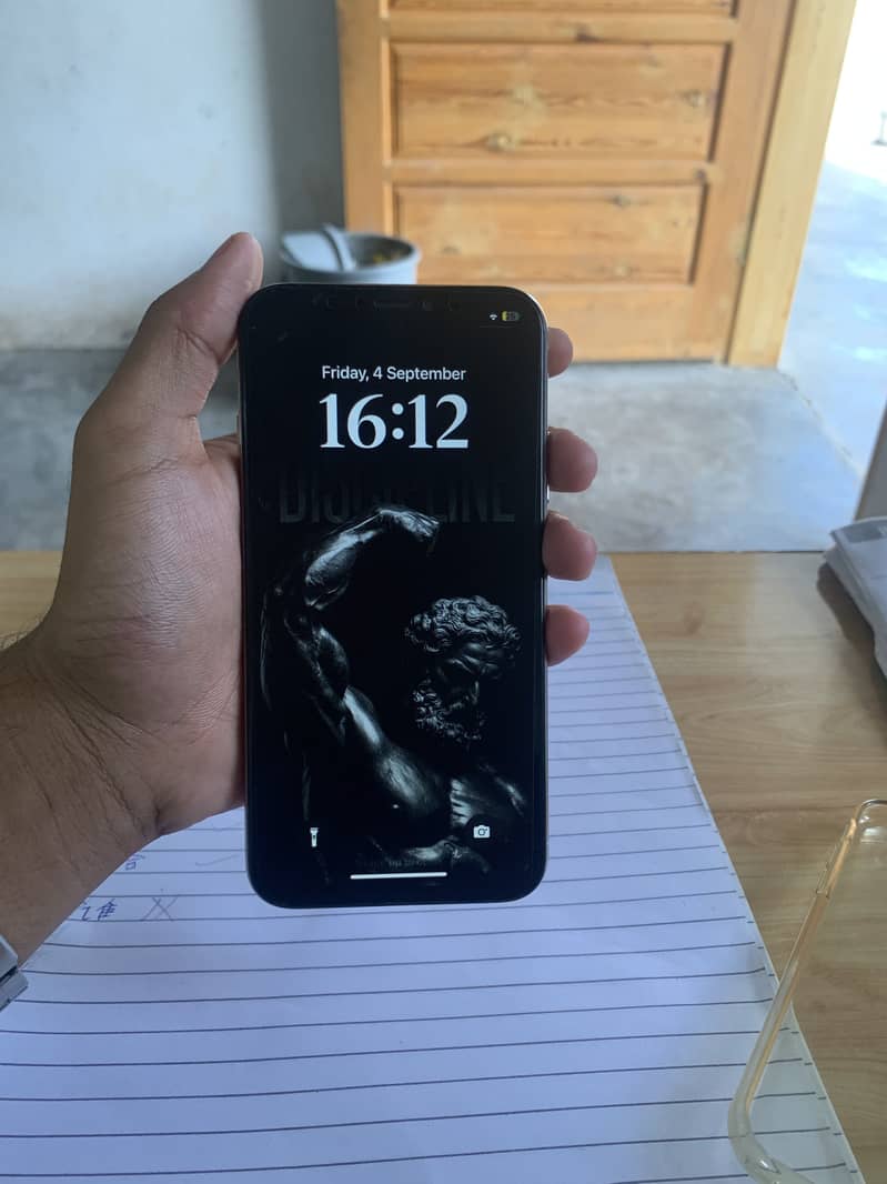 Apple iPhone X 4