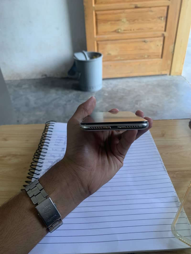 Apple iPhone X 5