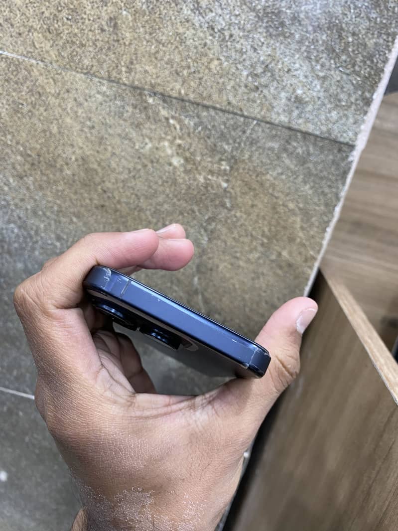 Apple iPhone 15 Pro 2