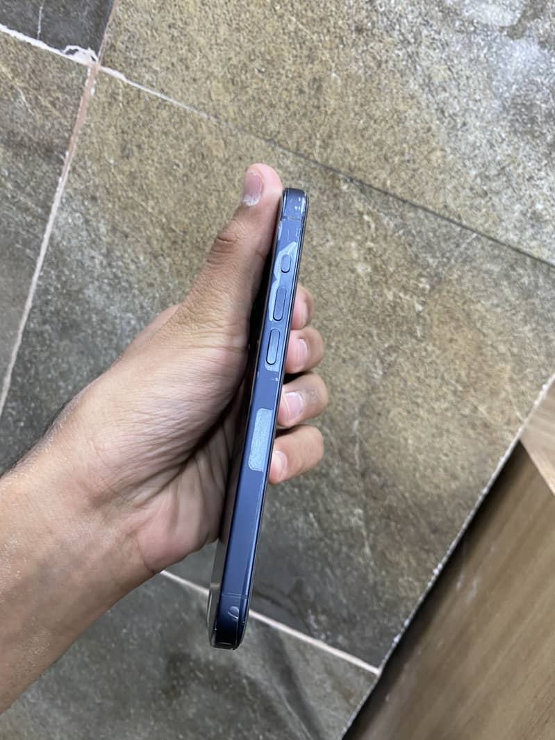 Apple iPhone 15 Pro 4