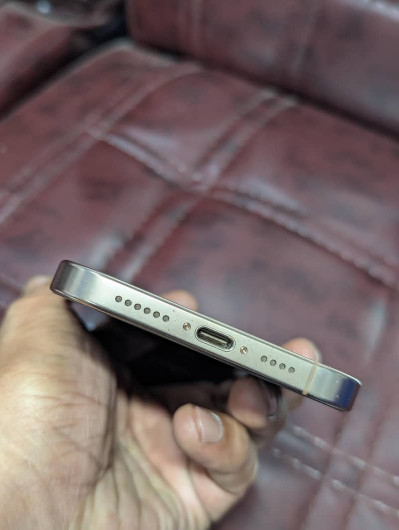 Apple iPhone 16 Pro Max 3
