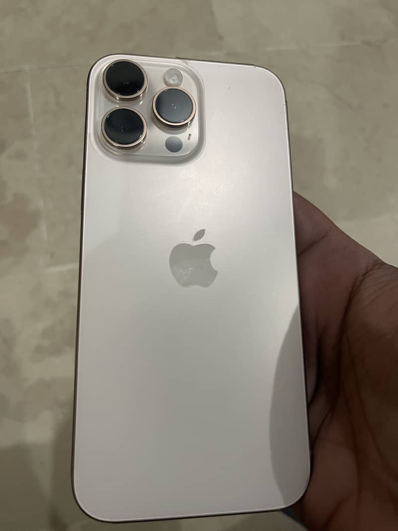 Apple iPhone 16 Pro Max 1