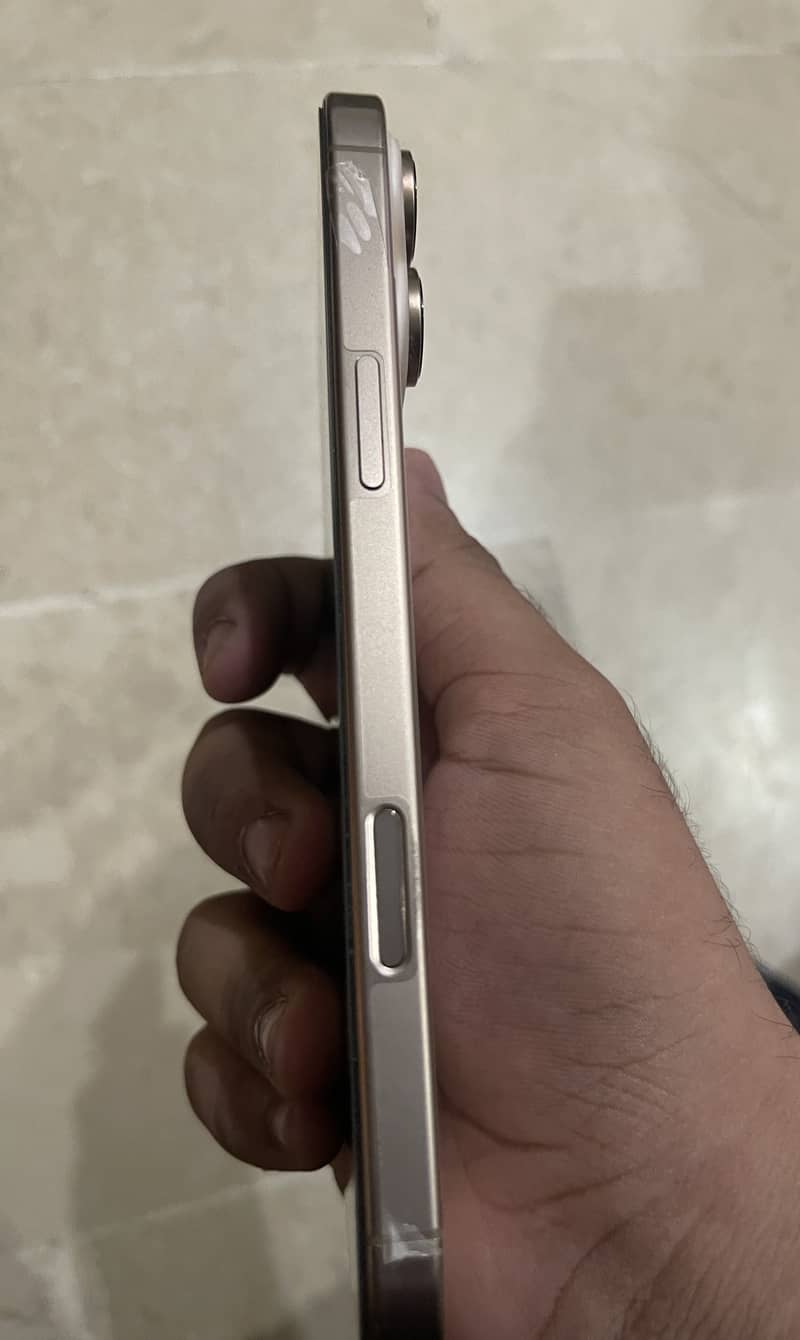 Apple iPhone 16 Pro Max 5