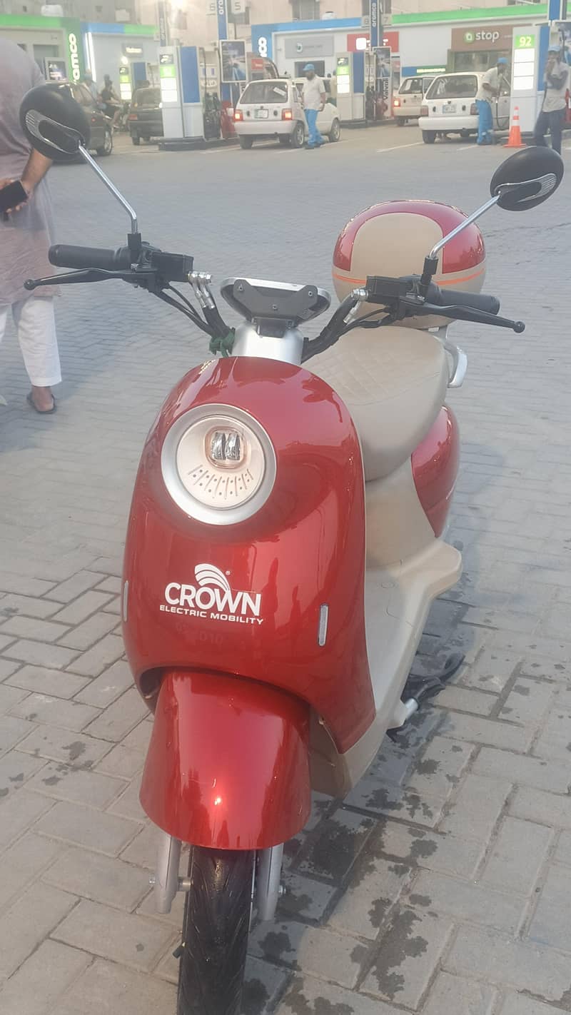 crown electric mobility 2