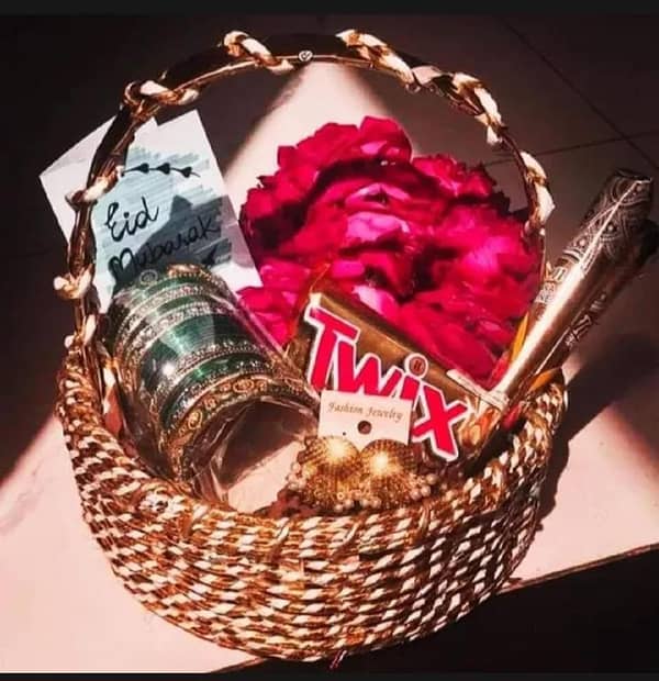 Mini Eid Gift Basket for Girls - Eid Gift Set with Jewelry and Treats