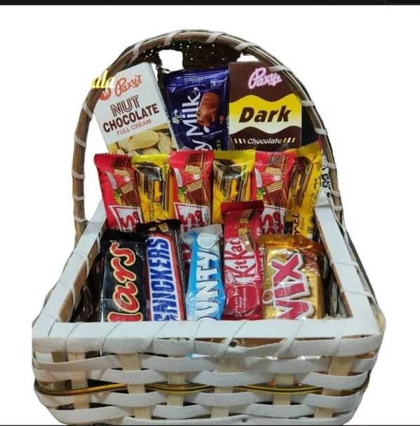 Mother's Day Gift Basket: Girls Fashion and Gift for Women