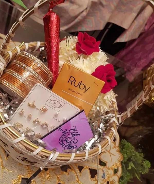 Eid Mubarak Gift Basket for Girls – Ramzan Gift Basket for Her, Women’s Fashion & Gifts