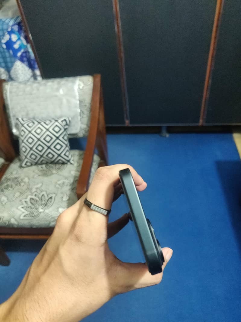 iPhone 15 128GB JV 4