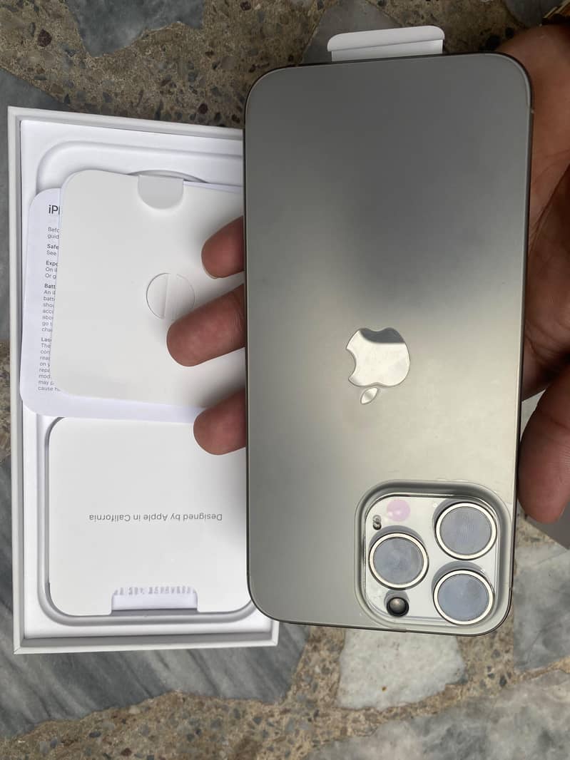 Apple iPhone 15 Pro Max 0