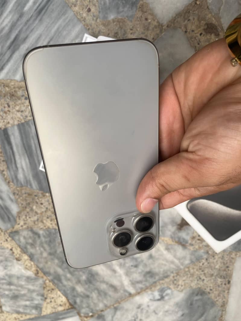 Apple iPhone 15 Pro Max 2