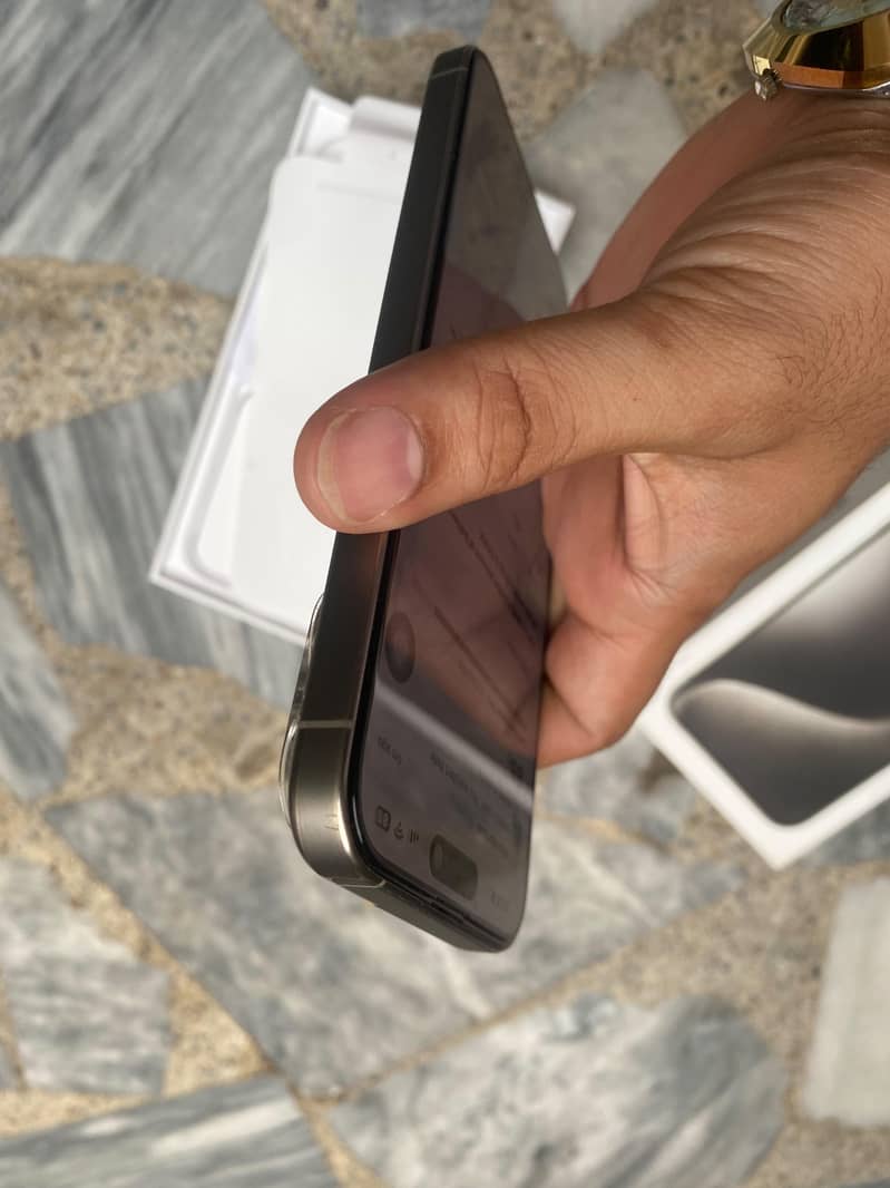 Apple iPhone 15 Pro Max 3