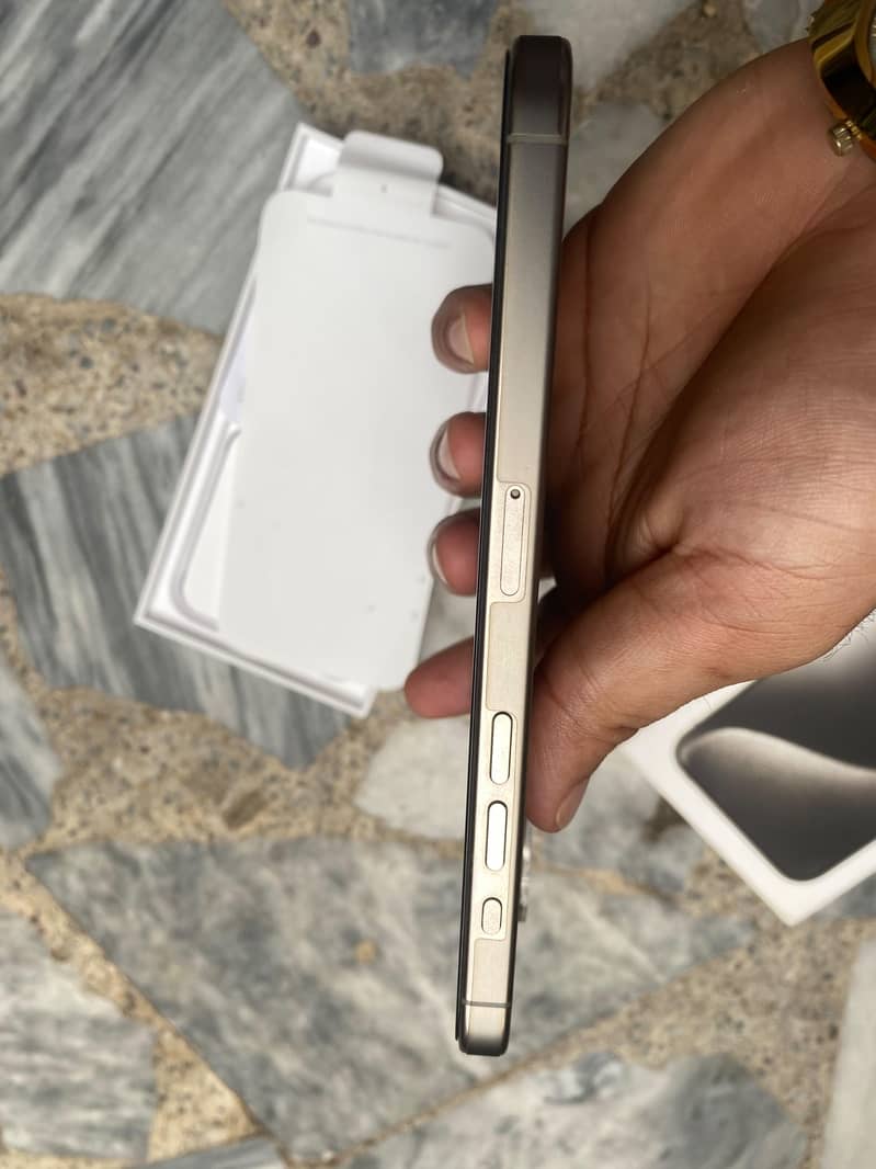 Apple iPhone 15 Pro Max 6