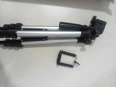 Adjustable Camera Tripod Stand – Aluminum | Like New
