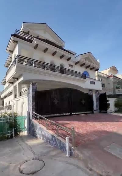 Brand New Luxury 40x80 Triple-Story Corner House for Sale G-13/2, Islamabad