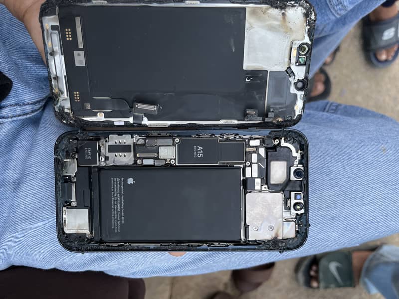 Apple iPhone 13 1