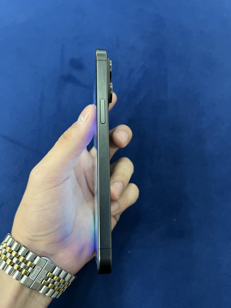 Apple iPhone 15 Pro Max 4