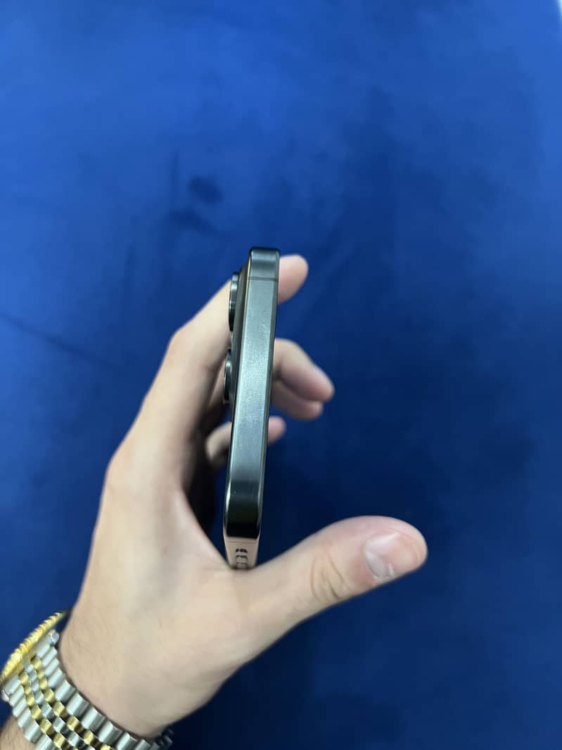 Apple iPhone 15 Pro Max 5