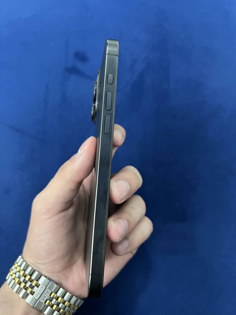 Apple iPhone 15 Pro Max 6