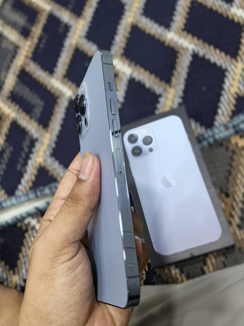 Apple iPhone 13 Pro Max 1
