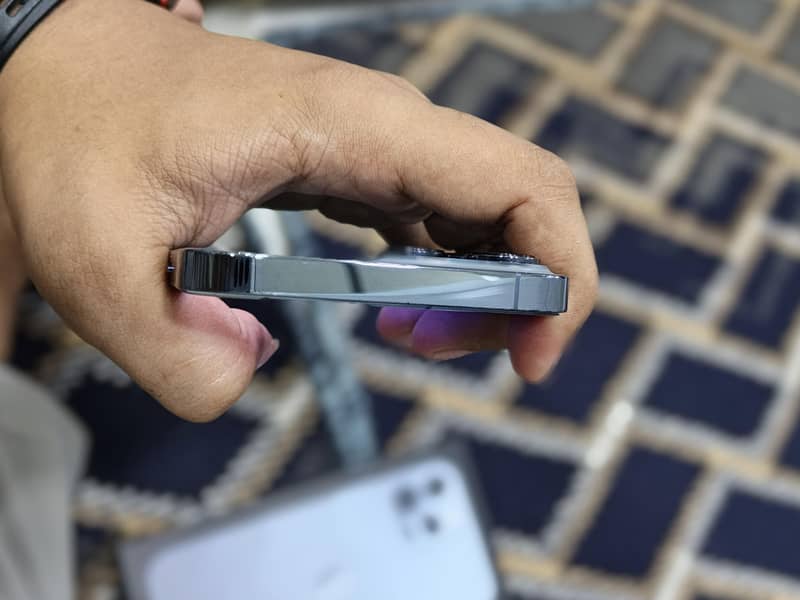 Apple iPhone 13 Pro Max 4