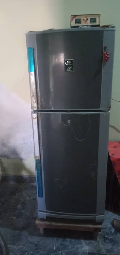 Medium size dawalance fridge for sale