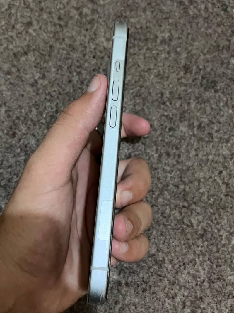 Apple iPhone 15 7