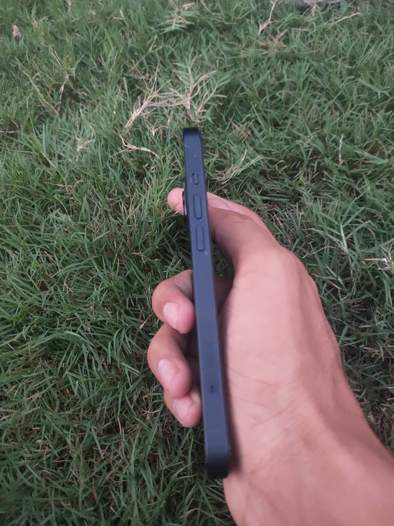 Apple iPhone 13 1