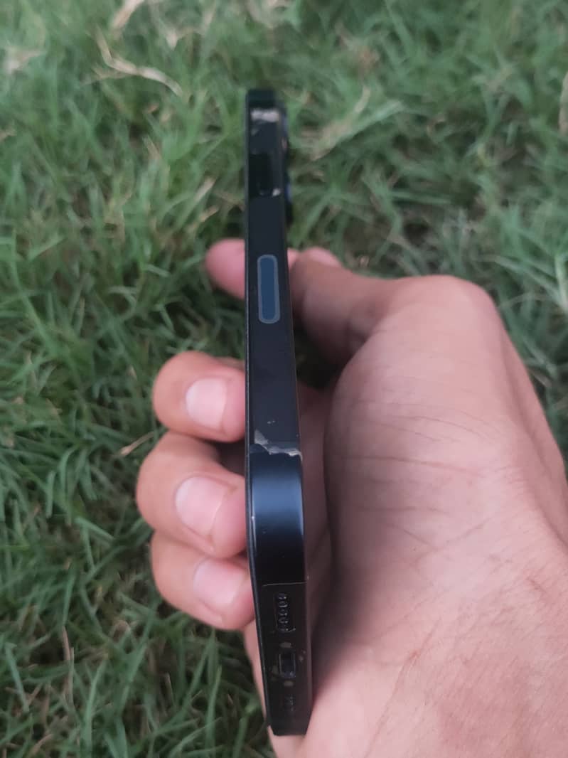 Apple iPhone 13 2
