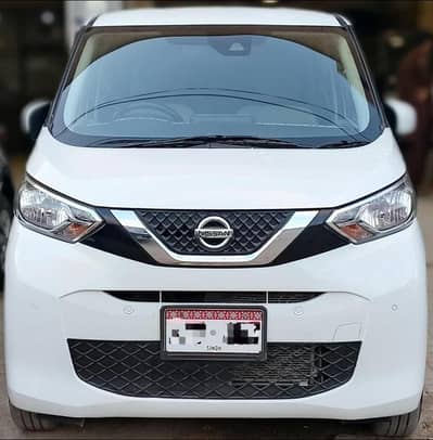Nissan Dayz Highway Star (Hybrid)