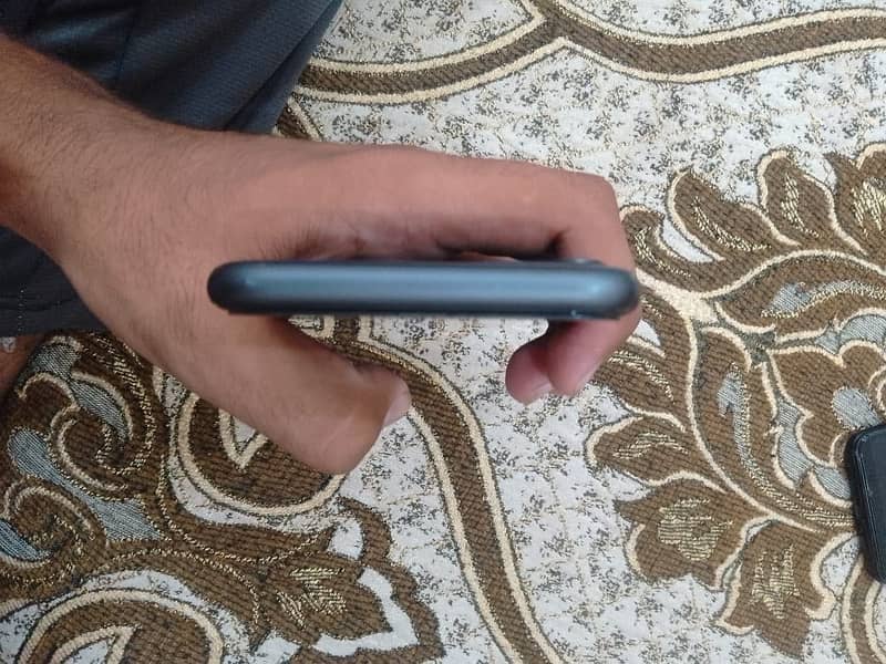 Apple iPhone 11 3