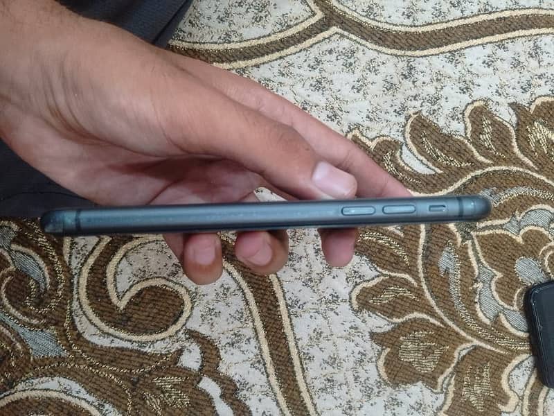 Apple iPhone 11 7