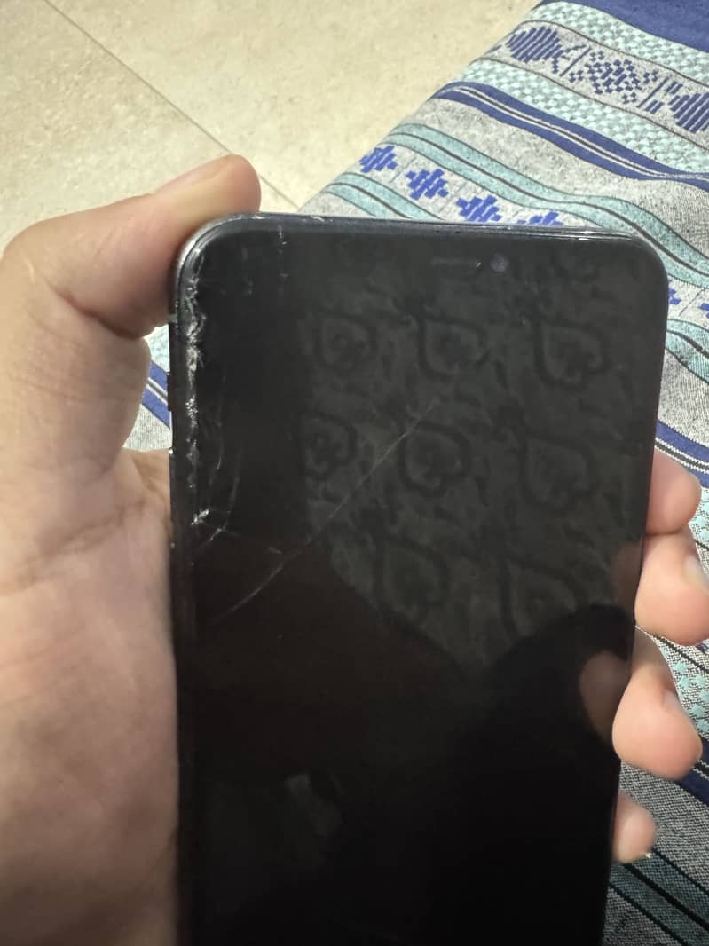 Apple iPhone 11 Pro Max 2