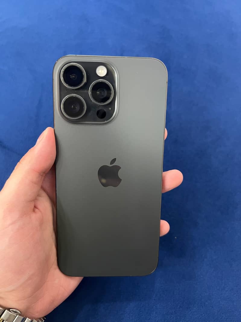 Apple iPhone 15 Pro Max 1