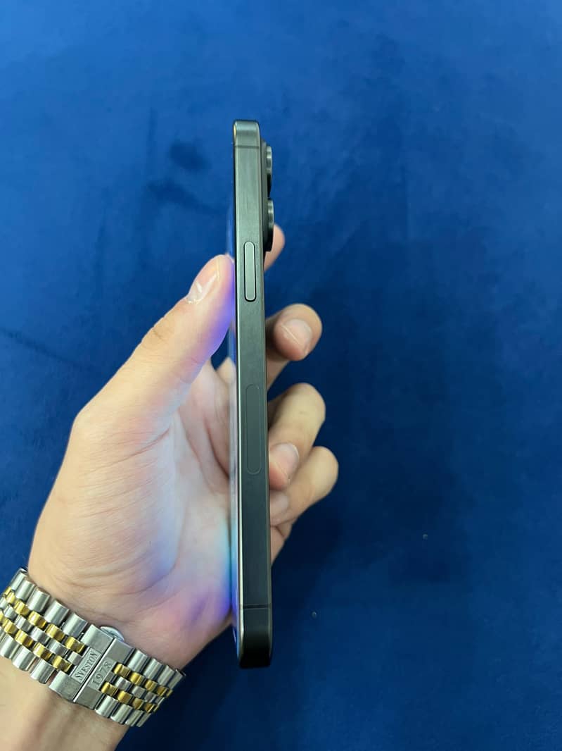 Apple iPhone 15 Pro Max 3