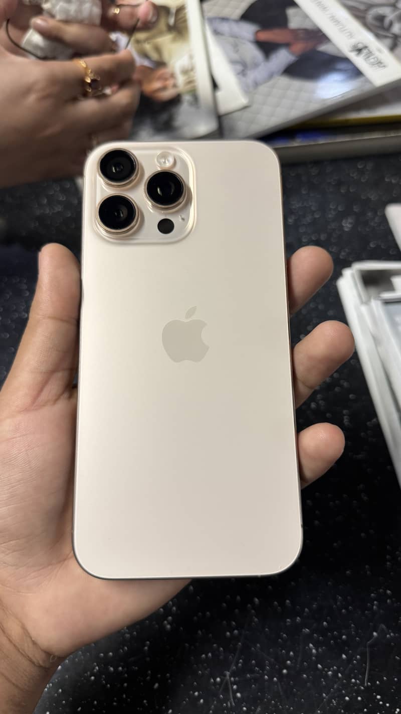 Apple iPhone 16 Pro Max 2