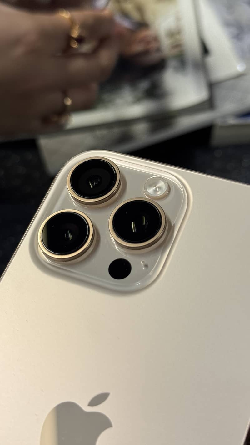 Apple iPhone 16 Pro Max 3